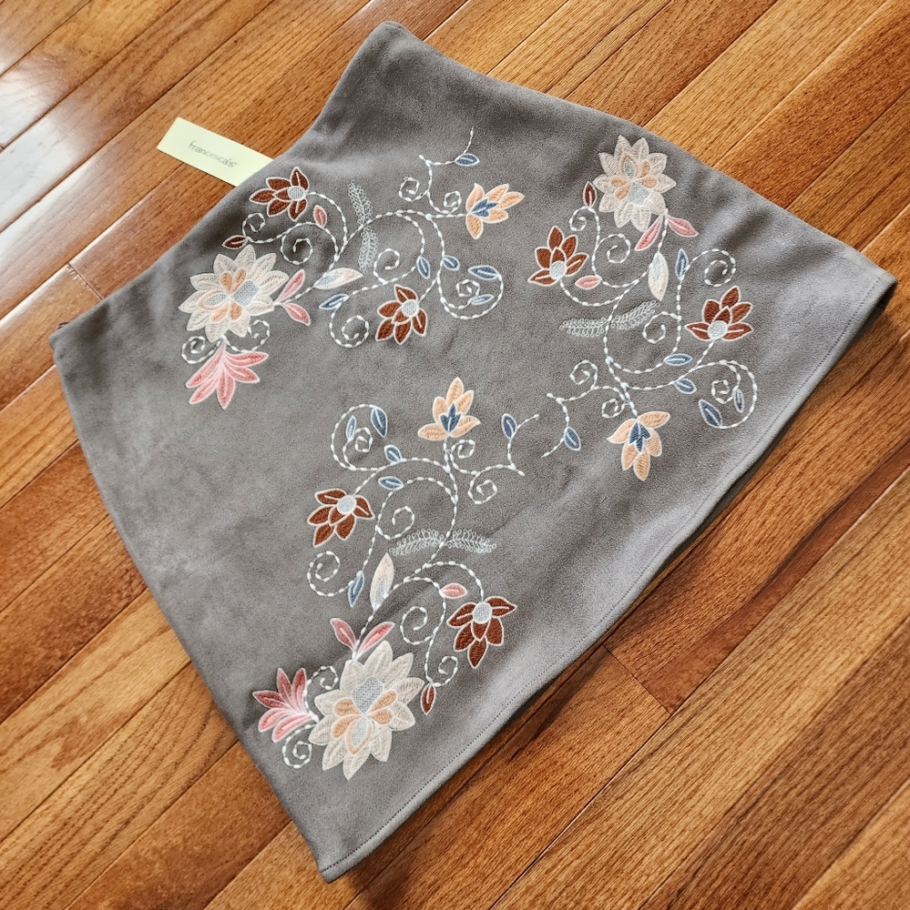 Francesca's Blue Rain Gray Floral Embroidered Mini-Skirt Size S
